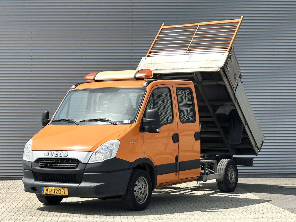 53900371